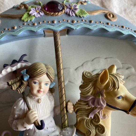 5th PLATE VINTAGE 1994 ‘FLIGHT OF FANCY’ of the CAROUSEL DAYDREAMS COLLECTION - Picture 6 of 9